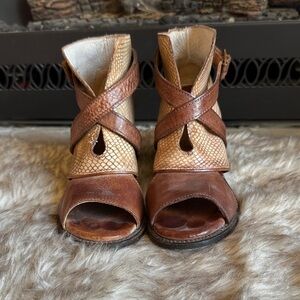 Women’s Brown Leather Open-Toe Cross-Strap Sandals